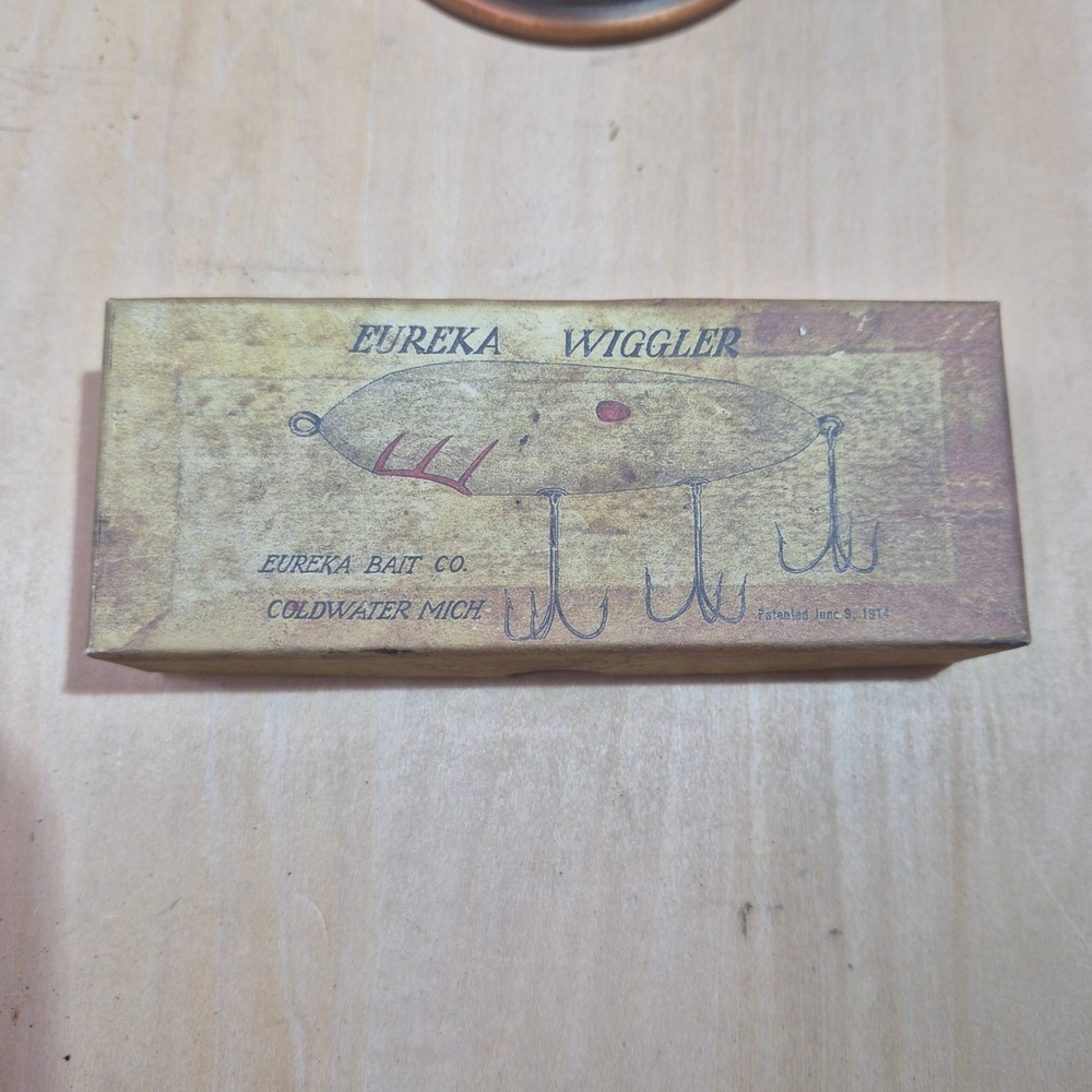 BASS Limited Edition Eureka Wiggler Fishing Lure Orange White 1914 Replica Box - Picture 7 of 8